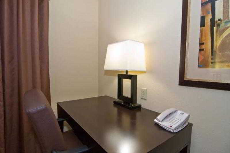 Best Western Bastrop Pines Inn Exterior photo