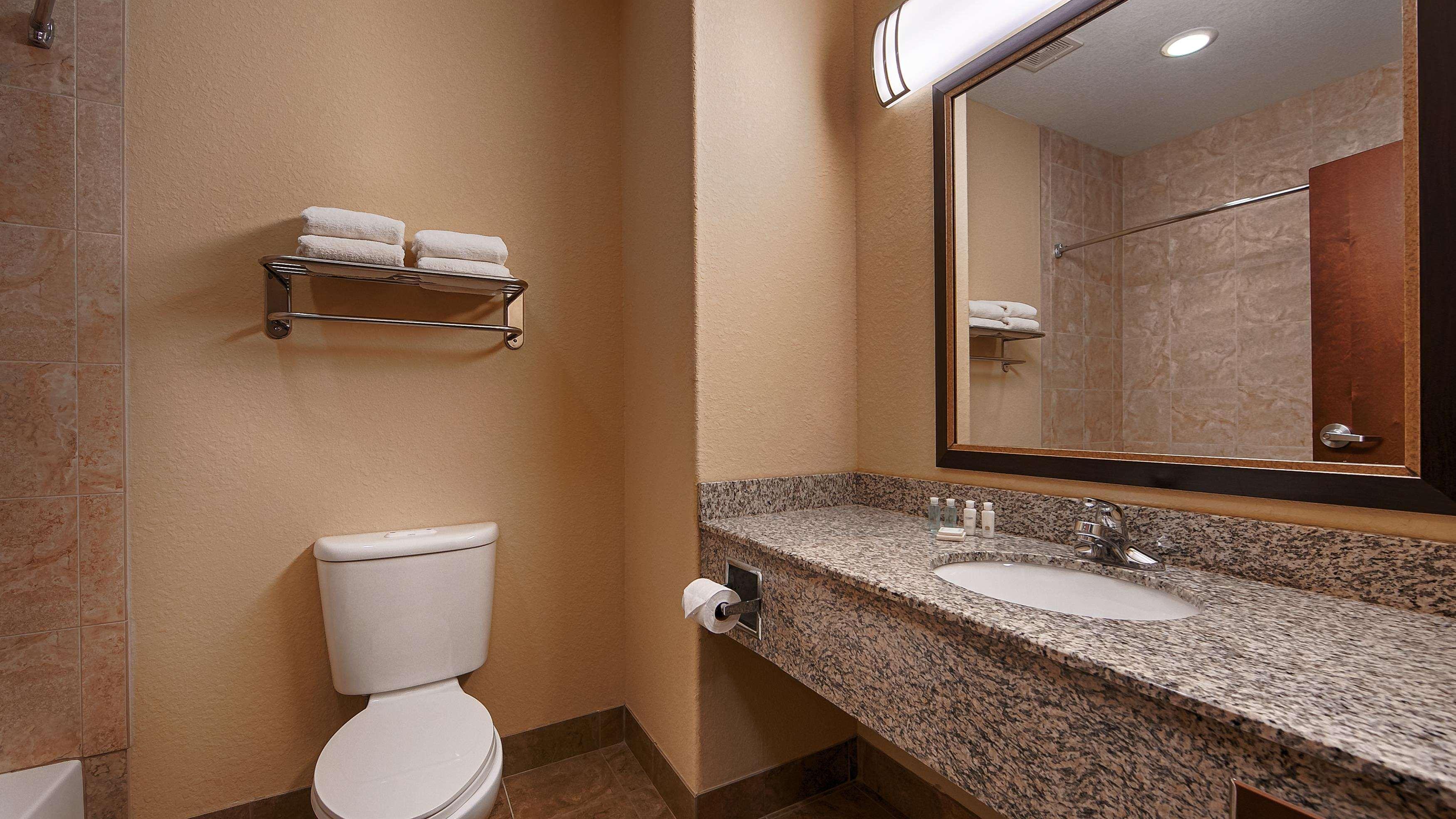 Best Western Bastrop Pines Inn Exterior photo