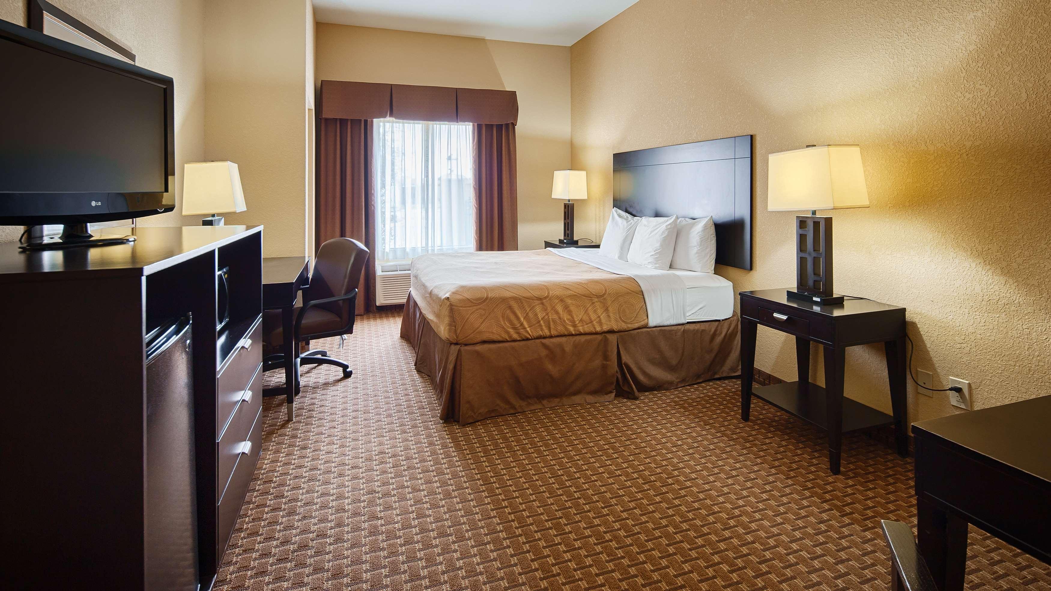 Best Western Bastrop Pines Inn Exterior photo