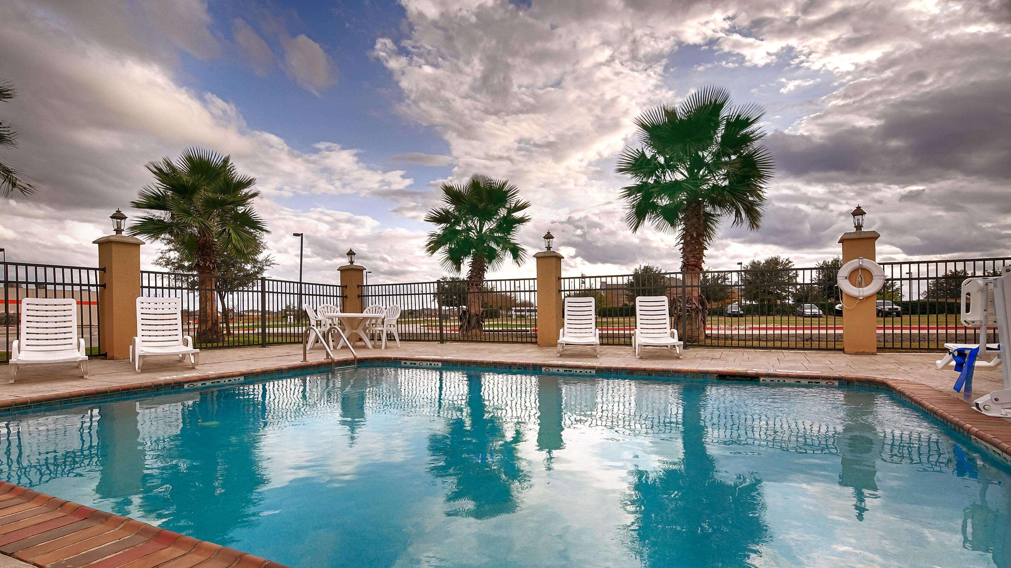 Best Western Bastrop Pines Inn Exterior photo
