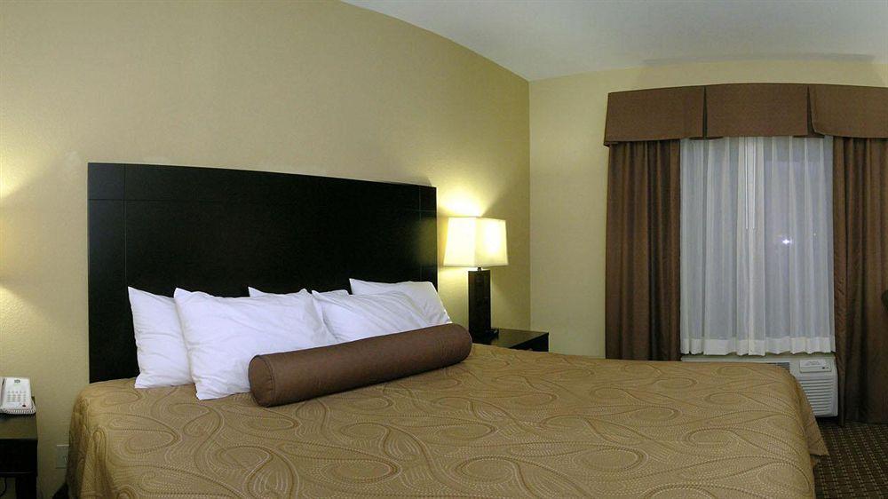 Best Western Bastrop Pines Inn Exterior photo
