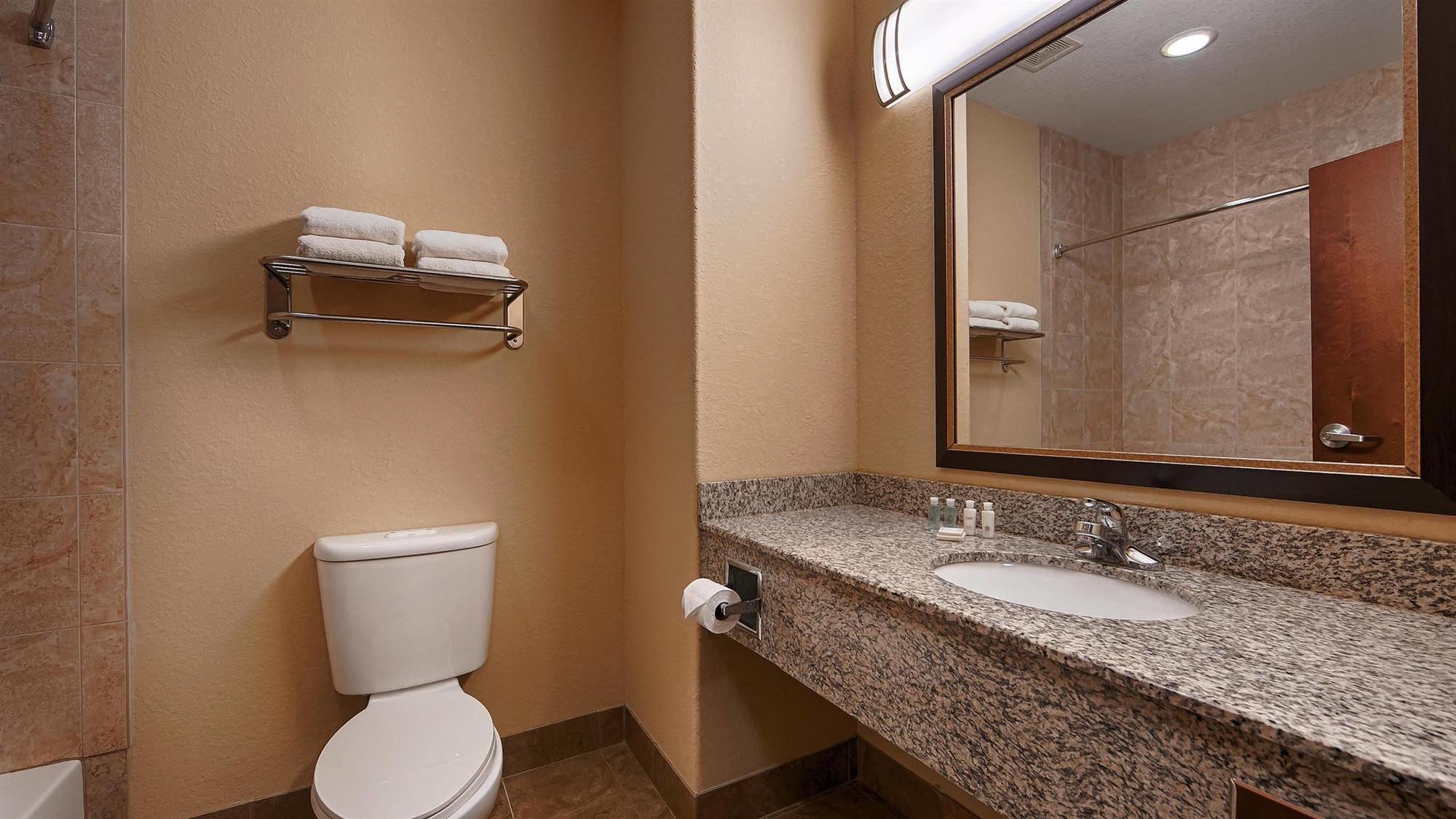 Best Western Bastrop Pines Inn Exterior photo